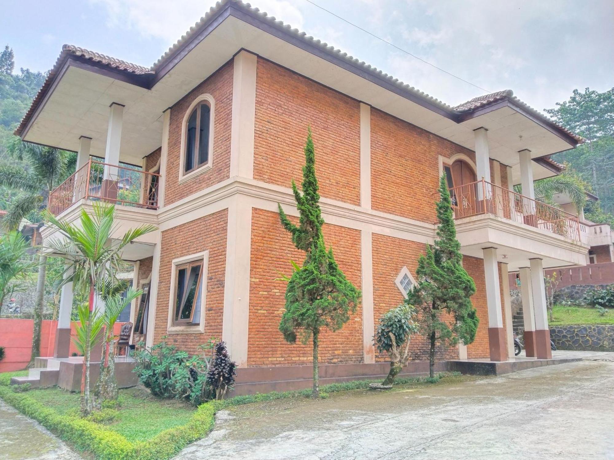 Villa Yustisia Curug 7 Cilember Cisarua Luaran gambar